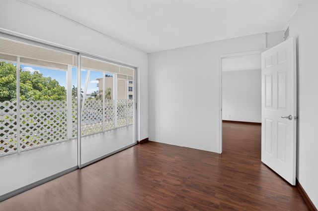 200 Waterway Drive S, Lantana, FL 33462