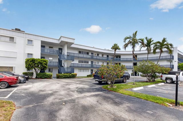 200 Waterway Drive S, Lantana, FL 33462