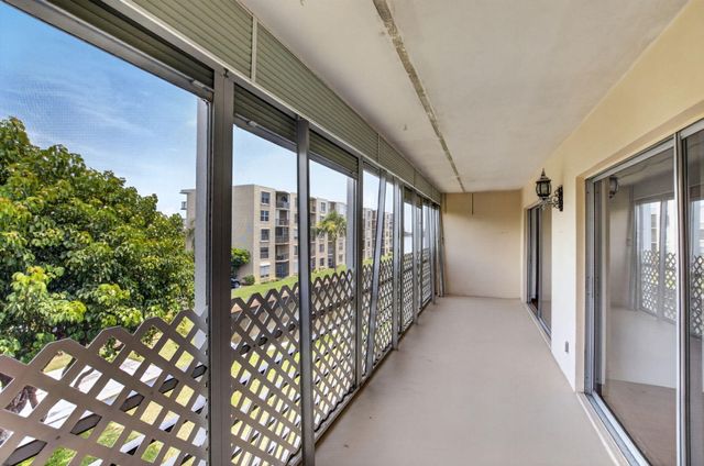 200 Waterway Drive S, Lantana, FL 33462