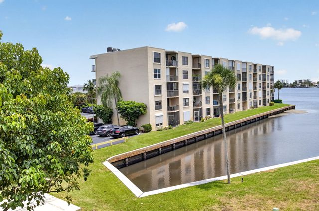 200 Waterway Drive S, Lantana, FL 33462