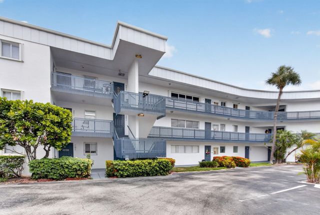 200 Waterway Drive S, Lantana, FL 33462