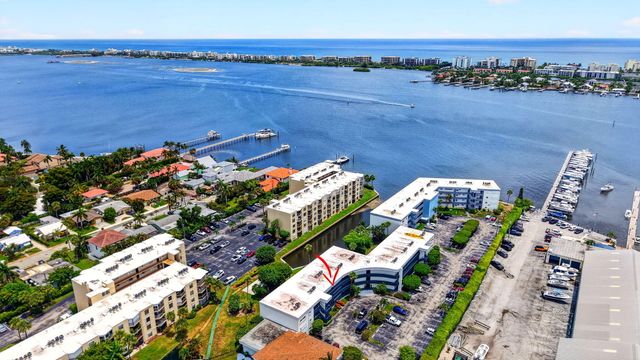 200 Waterway Drive S, Lantana, FL 33462