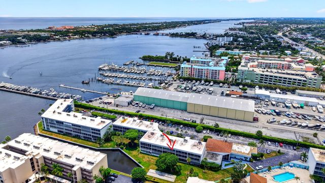 200 Waterway Drive S, Lantana, FL 33462