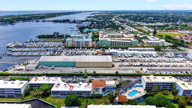 200 Waterway Drive S, Lantana, FL 33462