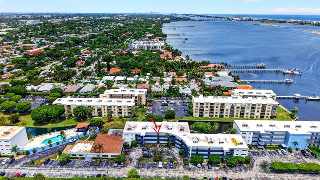 200 Waterway Drive S, Lantana, FL 33462