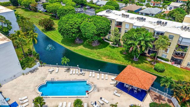 200 Waterway Drive S, Lantana, FL 33462