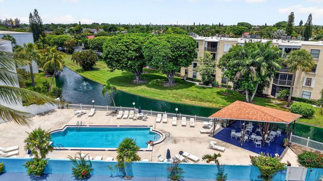 200 Waterway Drive S, Lantana, FL 33462