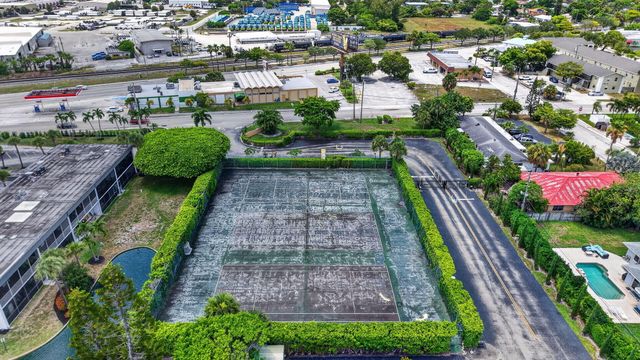200 Waterway Drive S, Lantana, FL 33462