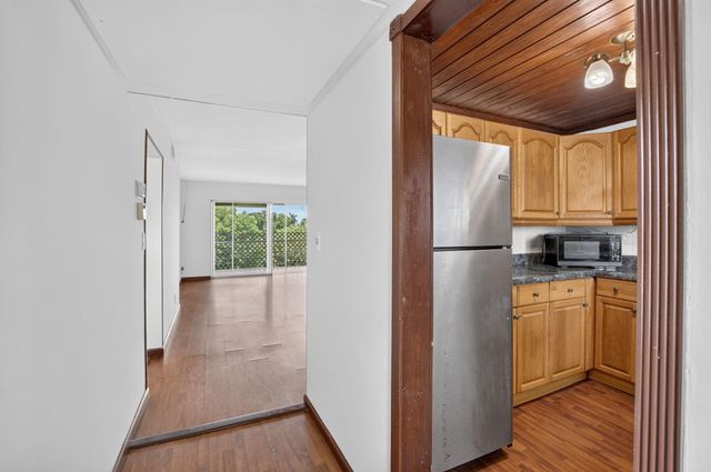 200 Waterway Drive S, Lantana, FL 33462