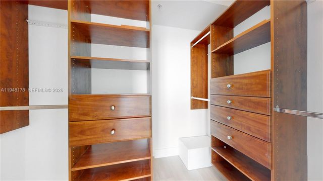 325 S Biscayne Blvd 2226, Miami, FL 33131