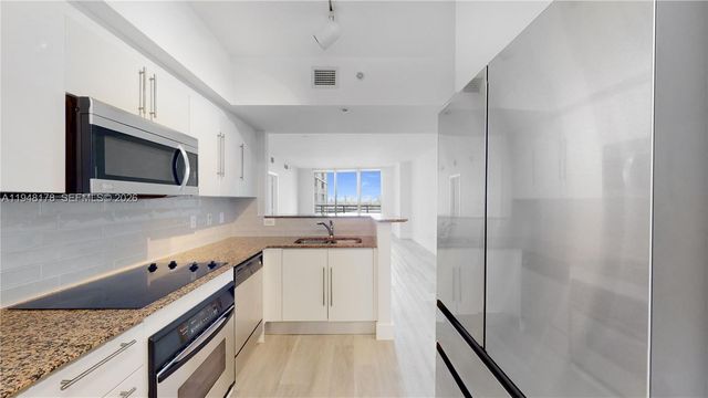 325 S Biscayne Blvd 2226, Miami, FL 33131