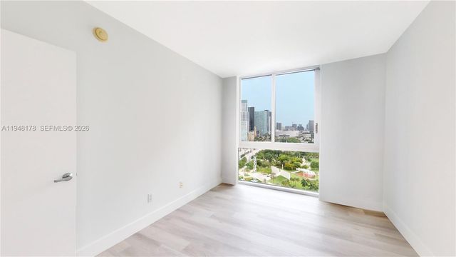 325 S Biscayne Blvd 2226, Miami, FL 33131