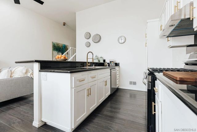 4652 Don Lorenzo Dr A, Los Angeles, CA 90008