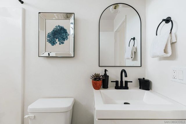 4652 Don Lorenzo Dr A, Los Angeles, CA 90008