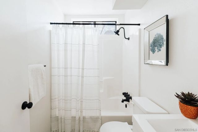 4652 Don Lorenzo Dr A, Los Angeles, CA 90008