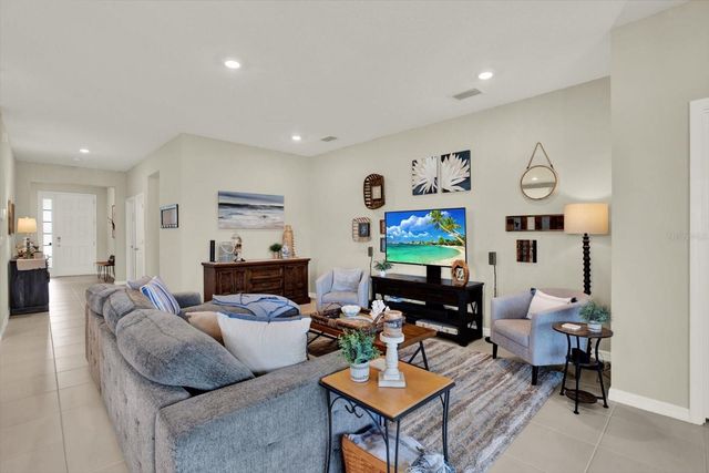 10186 SHORELINE VIEW WAY, Wesley Chapel, FL 33545