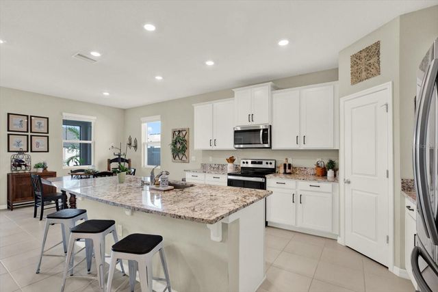 10186 SHORELINE VIEW WAY, Wesley Chapel, FL 33545