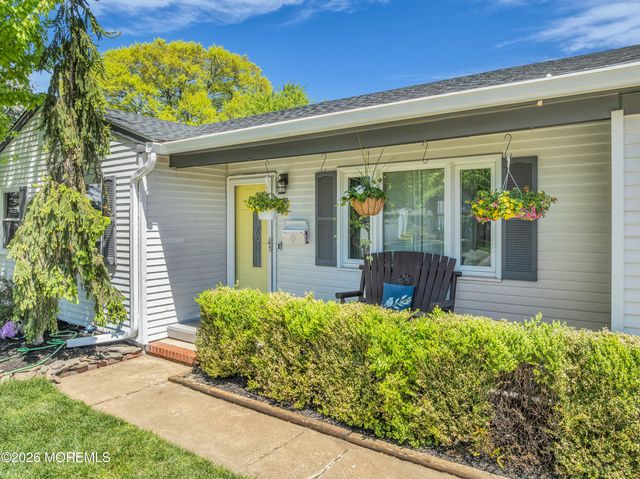 90 Kentucky Avenue, Middletown, NJ 07748