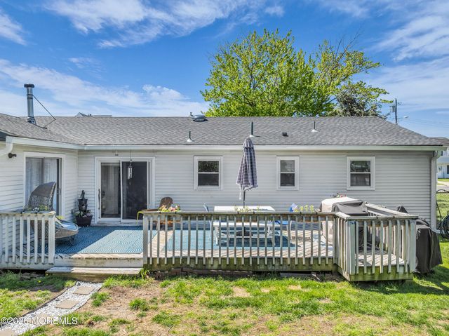 90 Kentucky Avenue, Middletown, NJ 07748