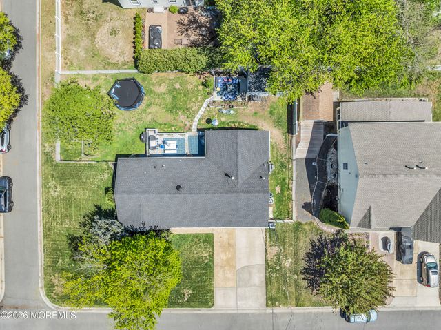 90 Kentucky Avenue, Middletown, NJ 07748