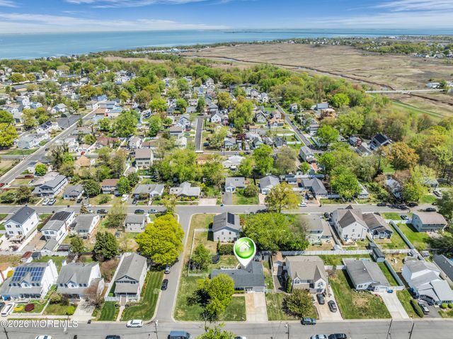 90 Kentucky Avenue, Middletown, NJ 07748