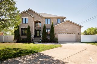 1139 James Peter Court, Darien, IL 60561