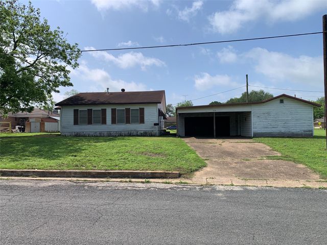 908 Paulus Street, Schulenburg, TX 78956