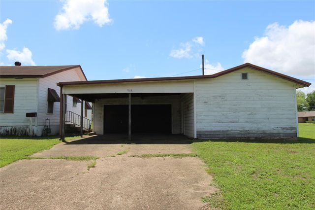 908 Paulus Street, Schulenburg, TX 78956
