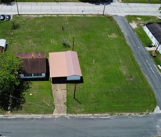 908 Paulus Street, Schulenburg, TX 78956
