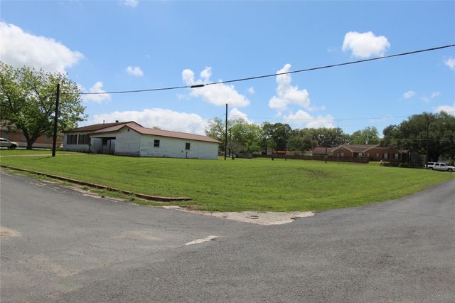 908 Paulus Street, Schulenburg, TX 78956