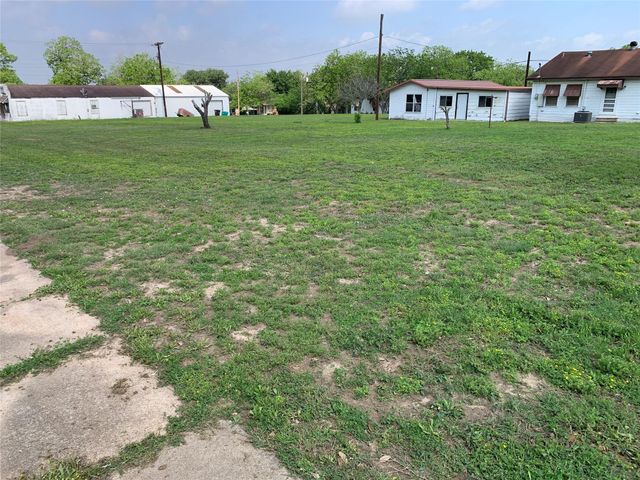 908 Paulus Street, Schulenburg, TX 78956