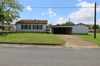 908 Paulus Street, Schulenburg, TX 78956