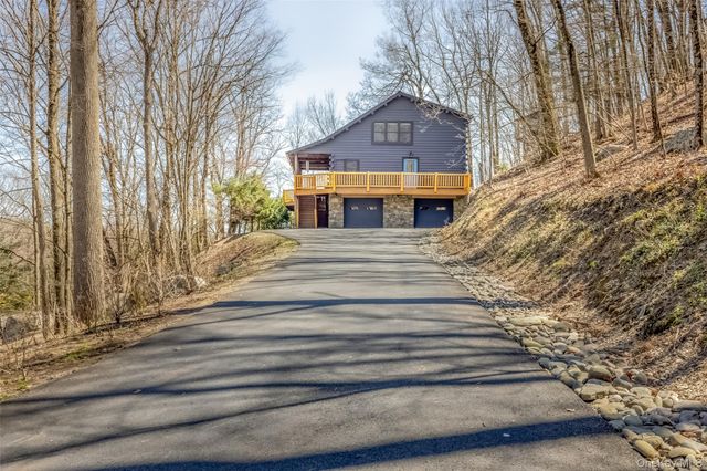10 Deerpath Drive, New Paltz, NY 12561