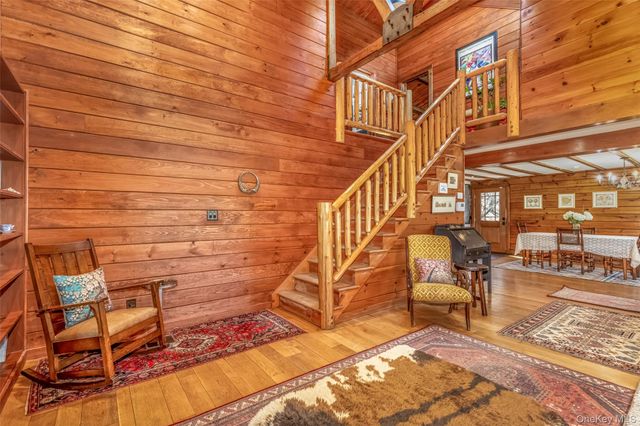 10 Deerpath Drive, New Paltz, NY 12561