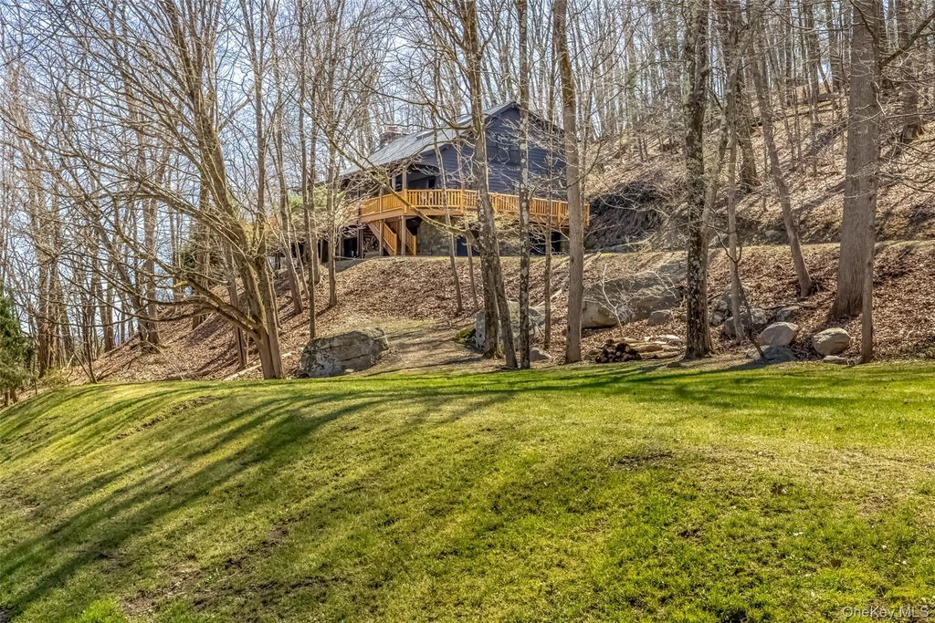 10 Deerpath Drive, New Paltz, NY 12561