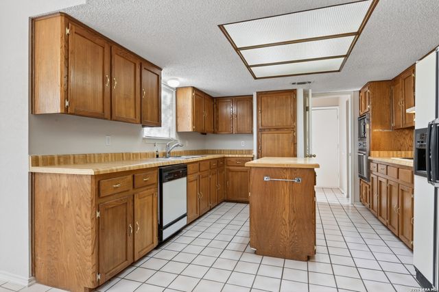 4963 TIMBER TRACE ST, San Antonio, TX 78250