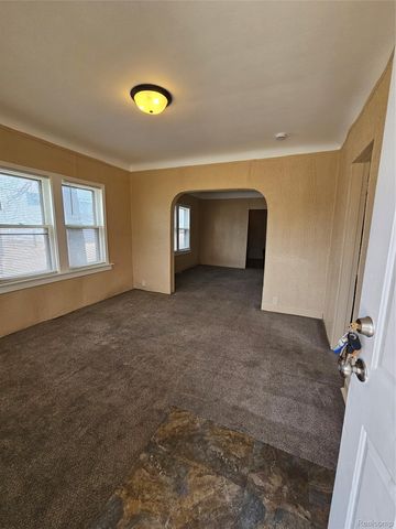 8033 JACKSON Avenue, Warren, MI 48089
