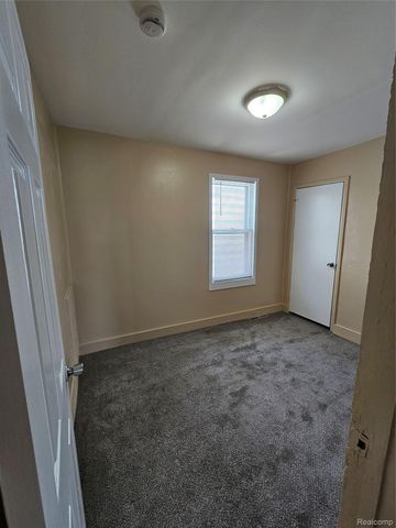 8033 JACKSON Avenue, Warren, MI 48089