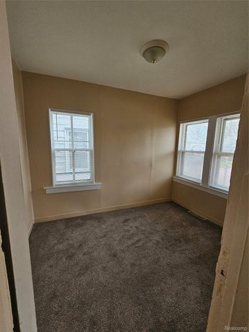 8033 JACKSON Avenue, Warren, MI 48089