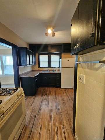 8033 JACKSON Avenue, Warren, MI 48089