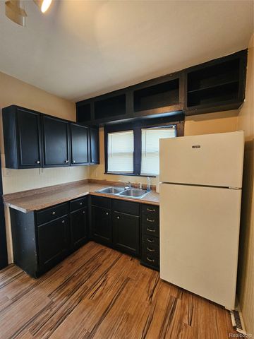8033 JACKSON Avenue, Warren, MI 48089