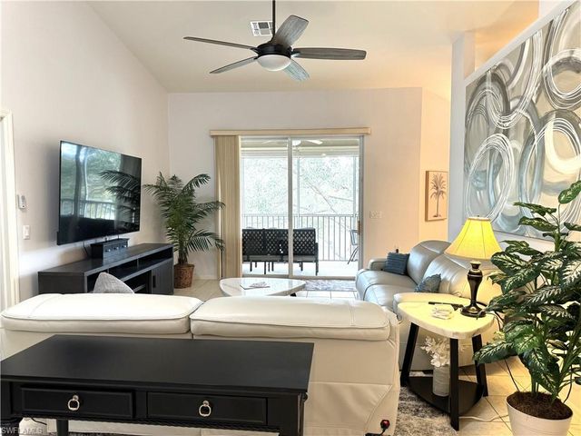 3445 Grand Cypress DR # 202, Naples, FL 34119