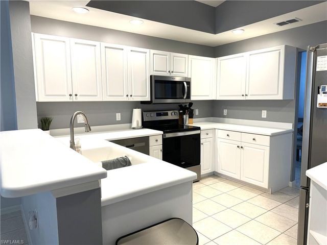 3445 Grand Cypress DR # 202, Naples, FL 34119