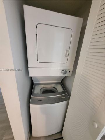 400 W Palm Cir W 304, Pembroke Pines, FL 33025