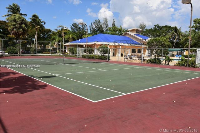 400 W Palm Cir W 304, Pembroke Pines, FL 33025