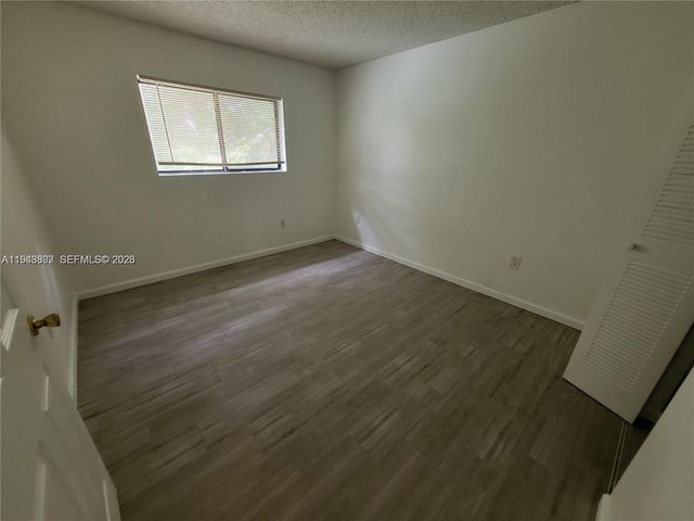 400 W Palm Cir W 304, Pembroke Pines, FL 33025