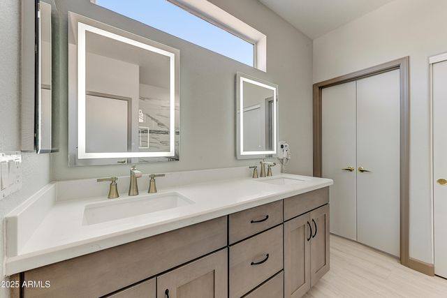 15766 W GRAND POINT Lane, Surprise, AZ 85374