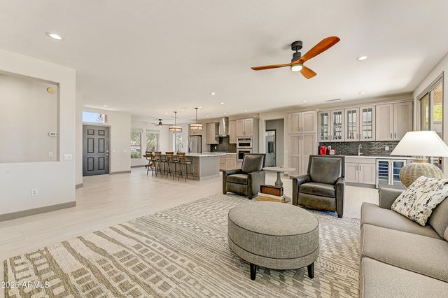 15766 W GRAND POINT Lane, Surprise, AZ 85374