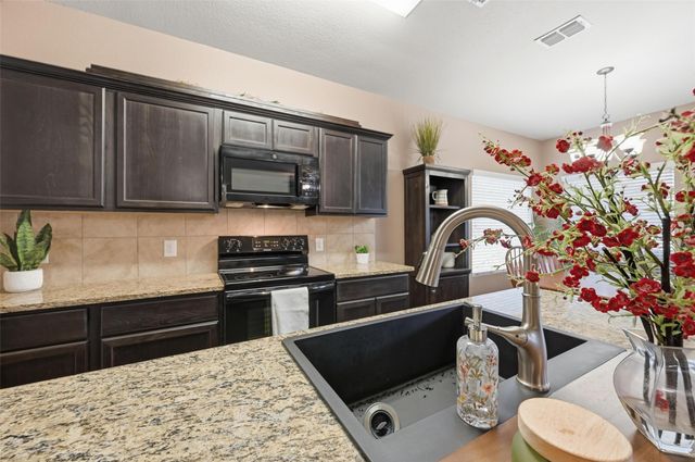 1401 Briarwood Drive, Azle, TX 76020