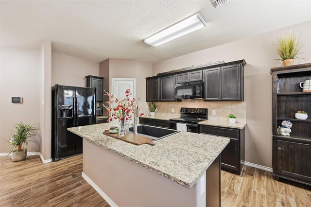 1401 Briarwood Drive, Azle, TX 76020